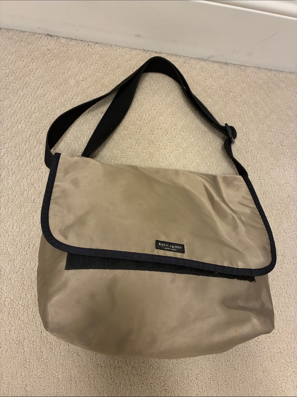VTG Kate Spade Nylon Messenger Bag Taupe Tan Crossbody Laptop Diaper Bag👝